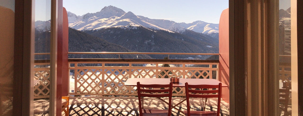 Balkon mit Aussicht des Berghotels Schatzalp