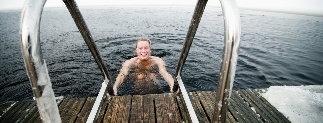 Nuotare in acqua fredda rafforza il sistema immunitario