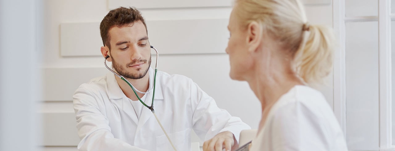 Arztpraxis Blutdruck messen