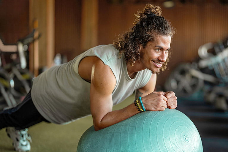 Kräftigung mit Fitnessball