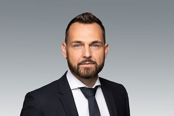 Portrait photo of Patrik Schmucki, Head of Agency Stäfa